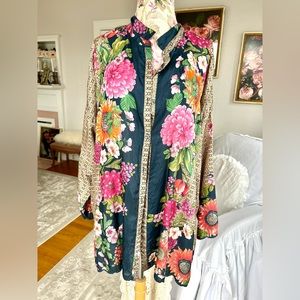 Stunning long Johnny Was floral button down 100% silk blouse. Large.